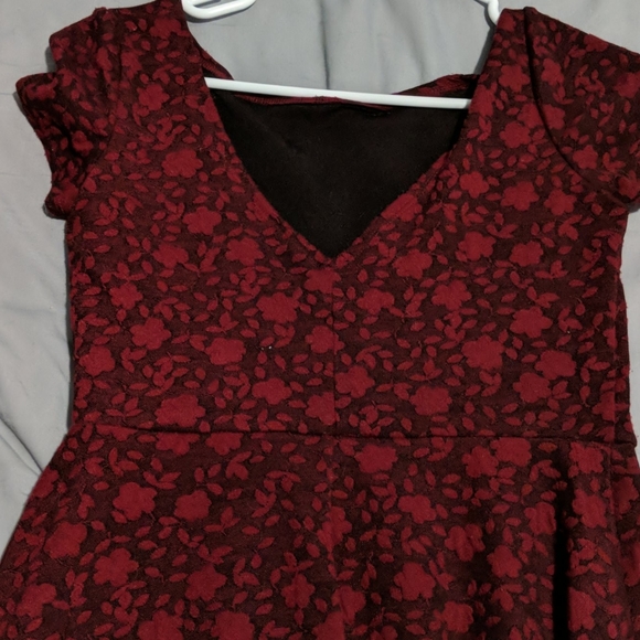 Burgondy dress - Picture 2 of 3